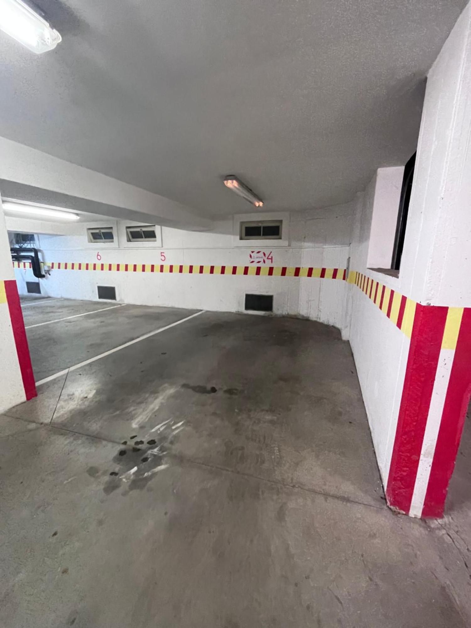Sunny - In Zone With Private Garage *